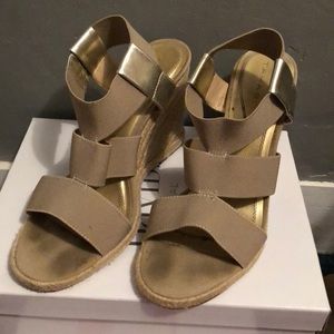 Tahari Tan wedge sandals